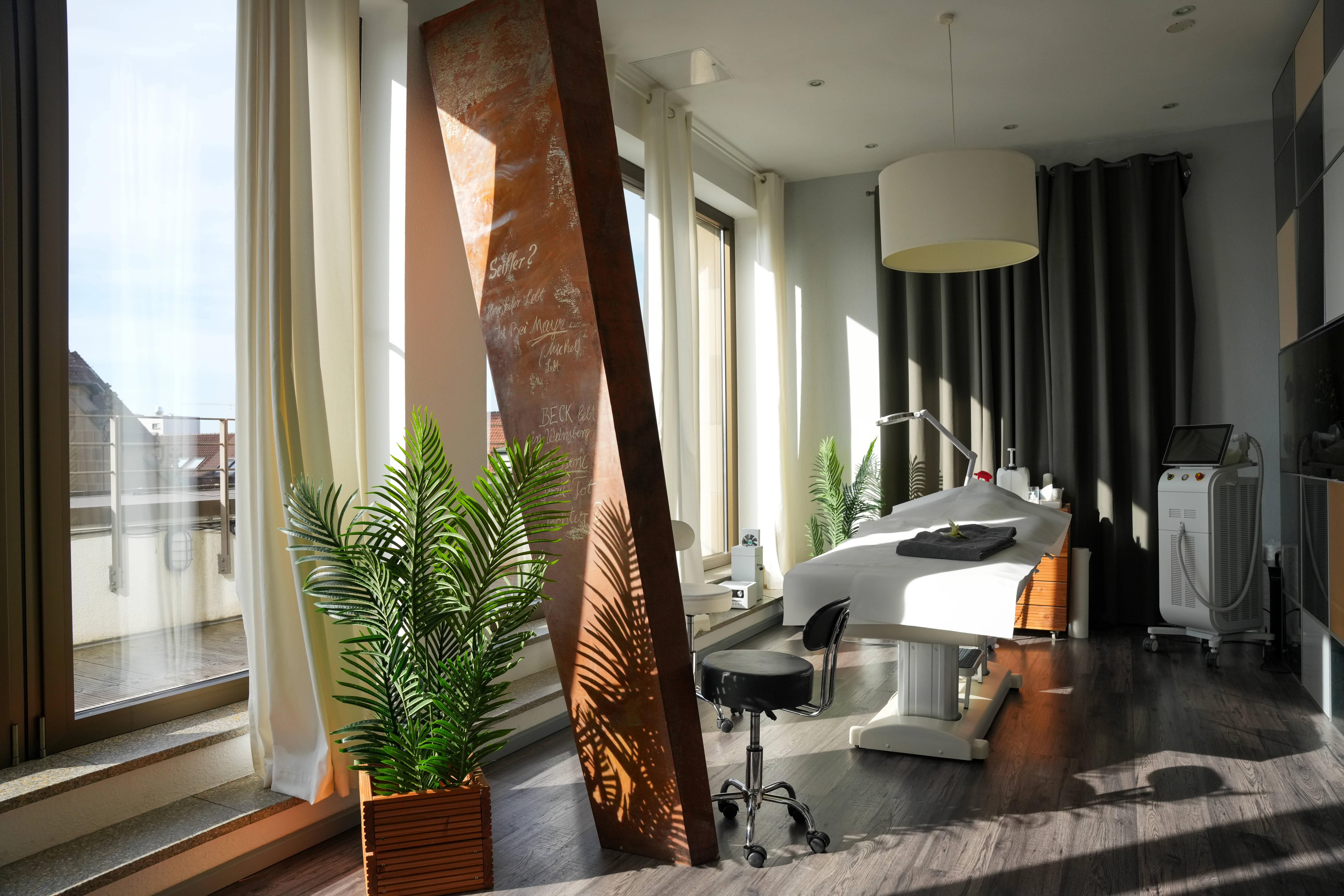 Professioneller Behandlungsraum für Aquafacial in Heilbronn